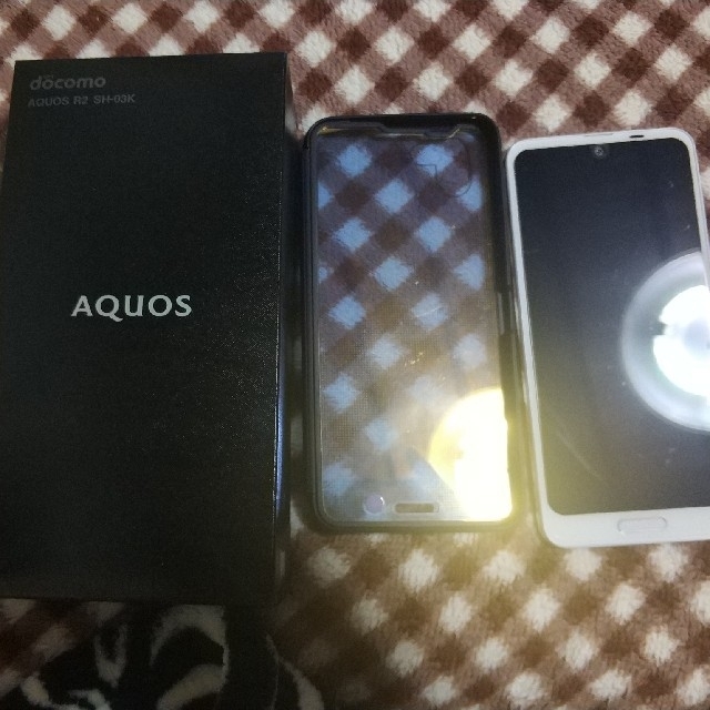 AQUOS R2