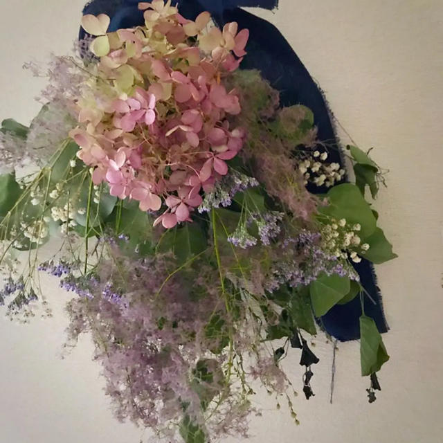 ドライフラワー＊紫陽花とスモークツリーのふわふわピンクスワッグ ハンドメイドのフラワー/ガーデン(ドライフラワー)の商品写真