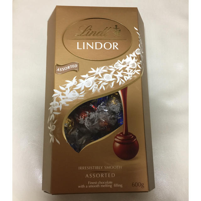 Lindt(リンツ)のLINDT LINDOR リンツ リンドール アソート600g 食品/飲料/酒の食品(菓子/デザート)の商品写真