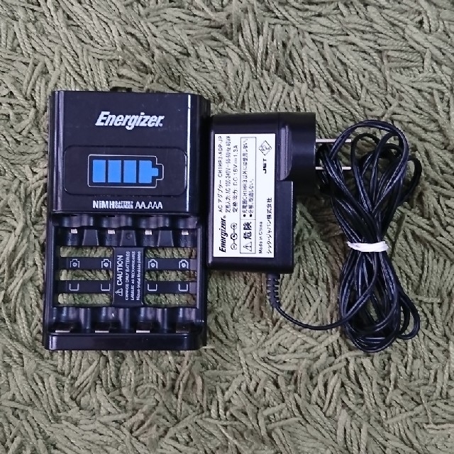 Energizer(エナジャイザー)の【中古】【ミニ四駆】1時間急速充電器エナジャイザー ニッケル水素 単３、単４兼用 スマホ/家電/カメラのスマートフォン/携帯電話(バッテリー/充電器)の商品写真