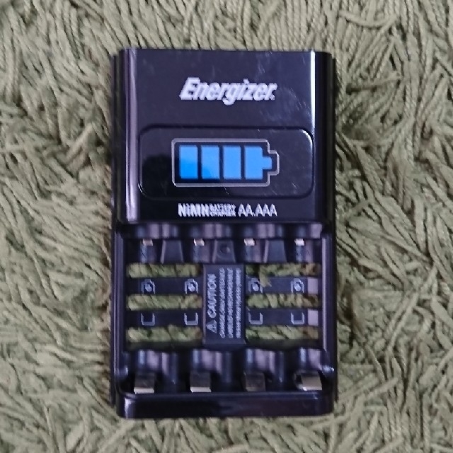 Energizer(エナジャイザー)の【中古】【ミニ四駆】1時間急速充電器エナジャイザー ニッケル水素 単３、単４兼用 スマホ/家電/カメラのスマートフォン/携帯電話(バッテリー/充電器)の商品写真