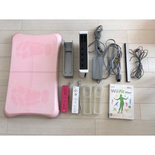 ウィー(Wii)のwii本体+バランスwiiボード+wii fit plus(家庭用ゲーム機本体)