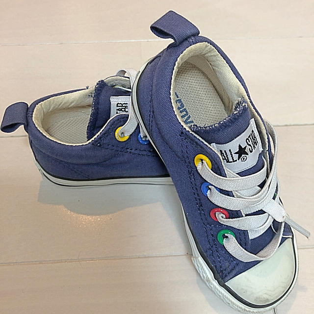 CONVERSE(コンバース)のconverse 希少 カラフル ネイビー 15㎝ キッズ/ベビー/マタニティのキッズ靴/シューズ(15cm~)(スニーカー)の商品写真