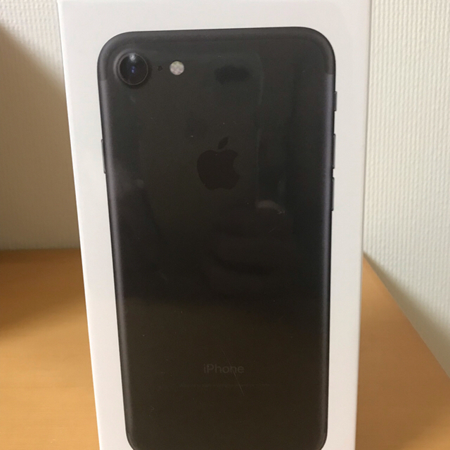 2022人気 Apple - iPhone 7 Black 32 GB docomoの通販 by TOTO's shop｜アップルならラクマ 超激得人気