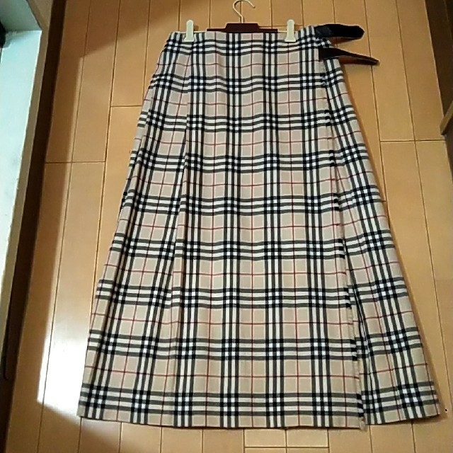 BURBERRY(バーバリー)のせまりさま専用　♥バーバリー　正規品　巻き　ラップ　スカート　ロング　　ベージュ レディースのスカート(ロングスカート)の商品写真