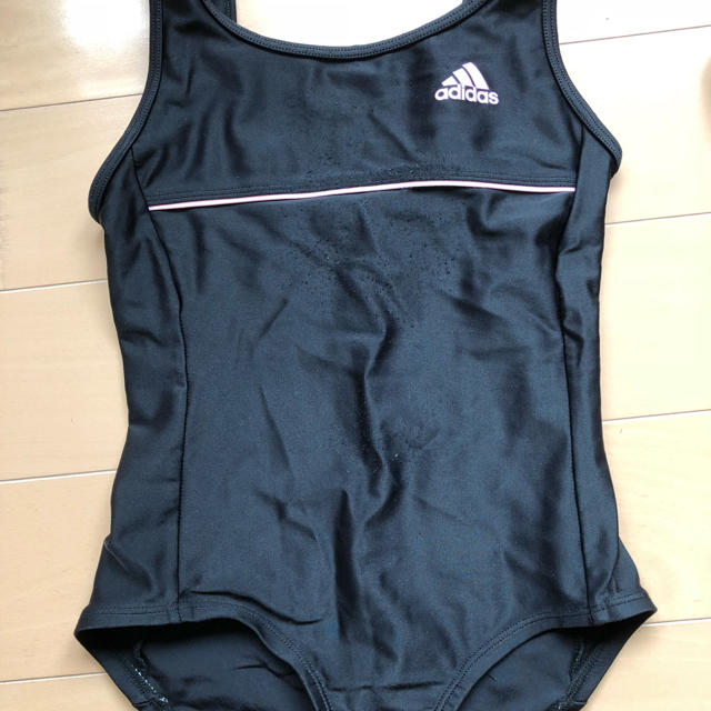 adidas(アディダス)のスクール水着140㎝ 2着セット キッズ/ベビー/マタニティのキッズ服女の子用(90cm~)(水着)の商品写真