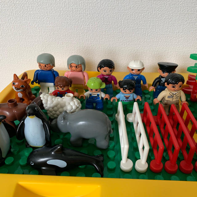 Lego by とんびさん7738's shop｜レゴならラクマ - レゴデュプロ★なかよし動物園バスと楽しいどうぶつえん中身のみ追加の通販 人気が高