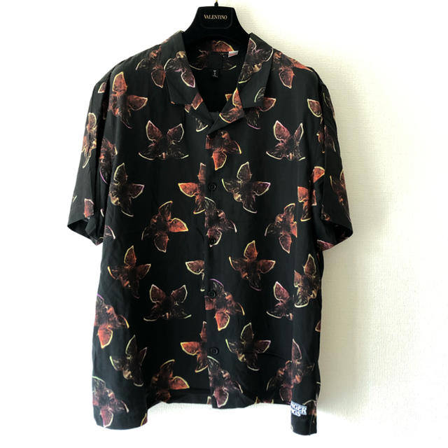 H&M(エイチアンドエム)の[Lサイズ] H&M/Stranger Things Floral Shirt メンズのトップス(シャツ)の商品写真