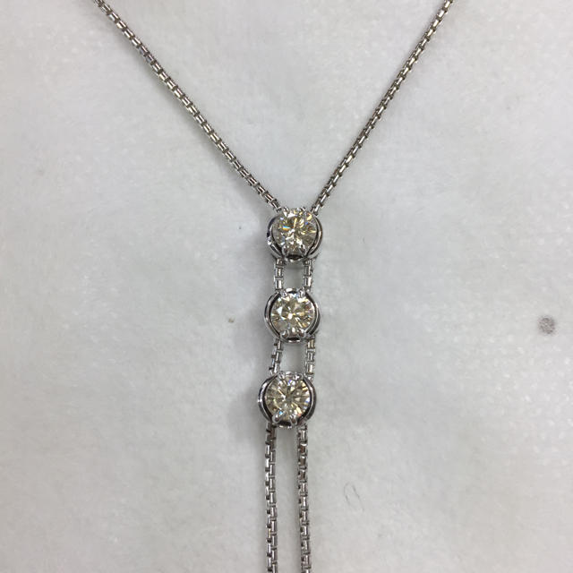 美品！K18WG 3連ダイヤ 1.002ct ネックレス