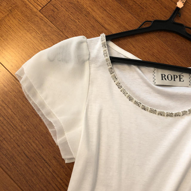 ROPE’(ロペ)のROPE シフォン袖 ビジューカットソー 美品 送料込 レディースのトップス(カットソー(半袖/袖なし))の商品写真