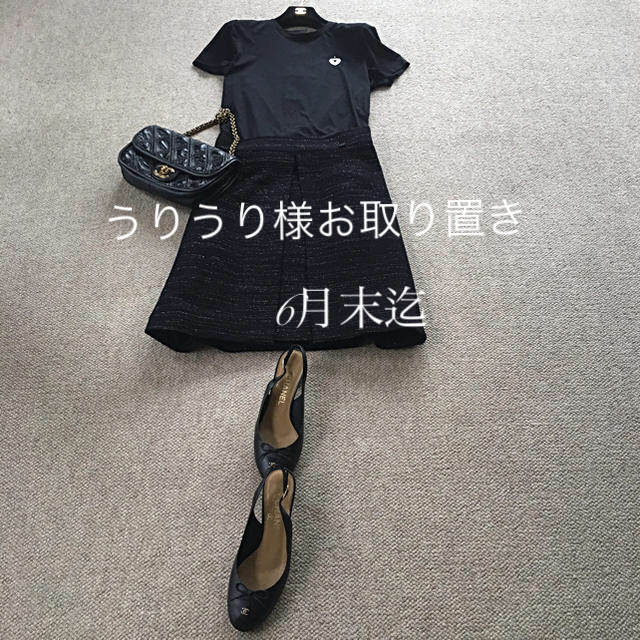 CHANEL(シャネル)のシャネルの上質でココボタンがいっぱい付いたとても可愛いブラウス レディースのトップス(シャツ/ブラウス(半袖/袖なし))の商品写真