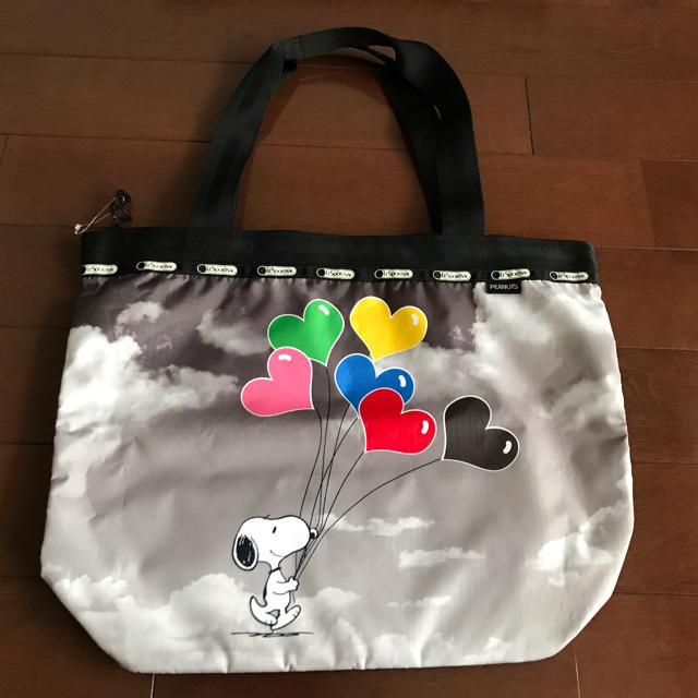 LeSportsac(レスポートサック)のレスポートサック スヌーピー トートバッグ 新品 レディースのバッグ(トートバッグ)の商品写真