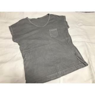 ジーユー(GU)のUSED加工 Tシャツ グレー 胸ポケット Vネック(Tシャツ(半袖/袖なし))