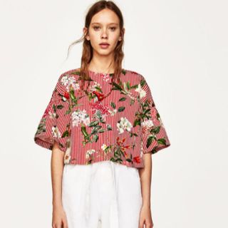 ザラ(ZARA)の美品！ZARAストレッチスリーブプリントトップス(シャツ/ブラウス(半袖/袖なし))