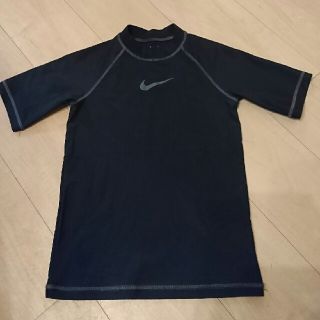 ナイキ(NIKE)のNIKE・ラッシュガード半袖・140センチ(水着)