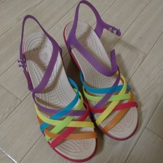 クロックス(crocs)のクロックス ワラチェ ウェッジ マルチ w8(サンダル)