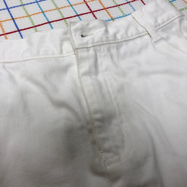 KBF(ケービーエフ)のKBF ホワイトデニムスカート レディースのスカート(ひざ丈スカート)の商品写真