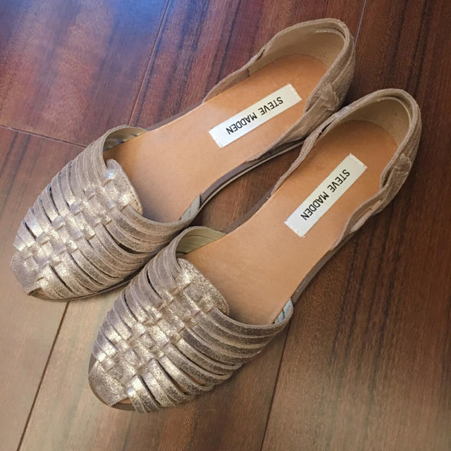 【新品未使用】 STEVE MADDEN 本革サンダル サイズ8M 24.5㎝