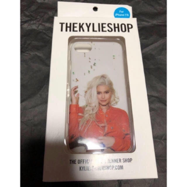 Kylie Cosmetics(カイリーコスメティックス)の新品未使用！最終価格！THE kylie shopスマホケース スマホ/家電/カメラのスマホアクセサリー(iPhoneケース)の商品写真