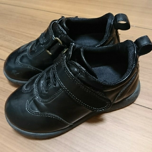 子供用 黒フォーマルシューズ キッズ/ベビー/マタニティのキッズ靴/シューズ(15cm~)(フォーマルシューズ)の商品写真