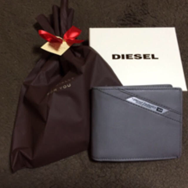 DIESEL(ディーゼル)の新品未使用 ラッピング済みDISEL財布 メンズのファッション小物(折り財布)の商品写真