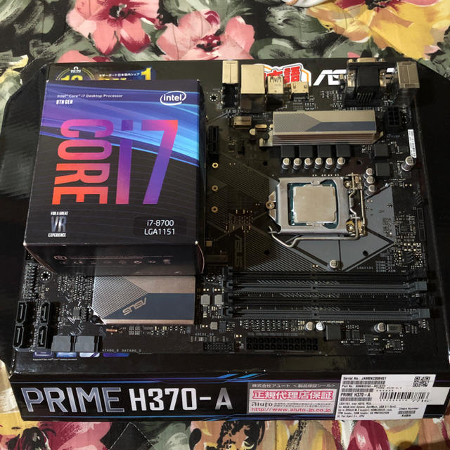 ASUS(エイスース)のLGA1151 マザーボードとi7-8700 スマホ/家電/カメラのPC/タブレット(PCパーツ)の商品写真