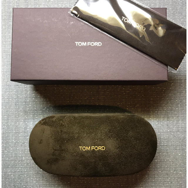 TOM FORD(トムフォード)のトム フォード メガネケース サングラスケース メガネ拭きTom Ford メンズのファッション小物(サングラス/メガネ)の商品写真