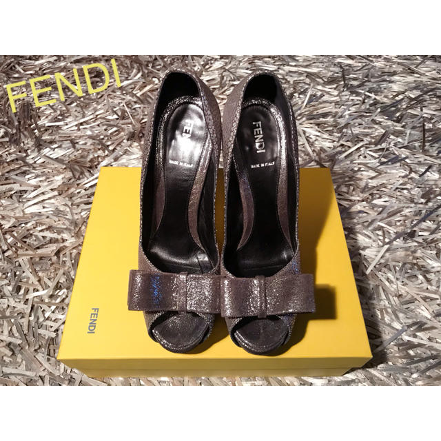 FENDI(フェンディ)のフェンディ FENDI レザー リボン パンプス サンダル シルバー レディースの靴/シューズ(ハイヒール/パンプス)の商品写真