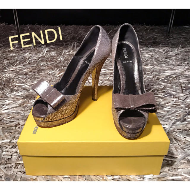 FENDI(フェンディ)のフェンディ FENDI レザー リボン パンプス サンダル シルバー レディースの靴/シューズ(ハイヒール/パンプス)の商品写真