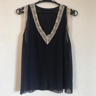 ザラ(ZARA)のネイビーとゴールドベージュのノースリーブプリーツブラウス ZARA(シャツ/ブラウス(半袖/袖なし))