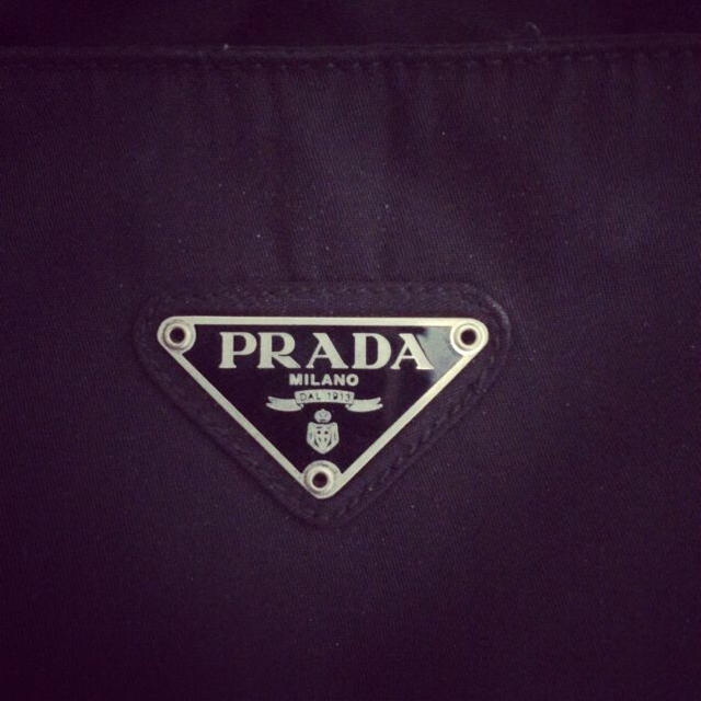 PRADA(プラダ)のPRADA 定番!ナイロントートバッグ レディースのバッグ(トートバッグ)の商品写真