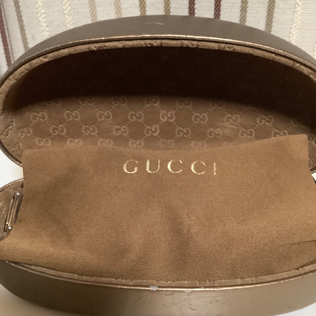 Gucci(グッチ)のGUCCI サングラス ベージュ系 グッチ GG柄　ケースあり レディースのファッション小物(サングラス/メガネ)の商品写真