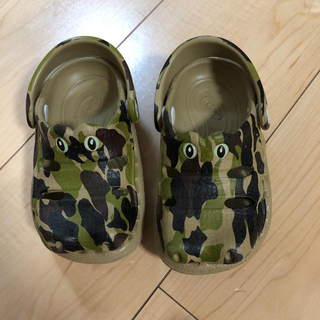 crocs(クロックス)のポリウォークス 迷彩ワニ  6 キッズ/ベビー/マタニティのベビー靴/シューズ(~14cm)(サンダル)の商品写真