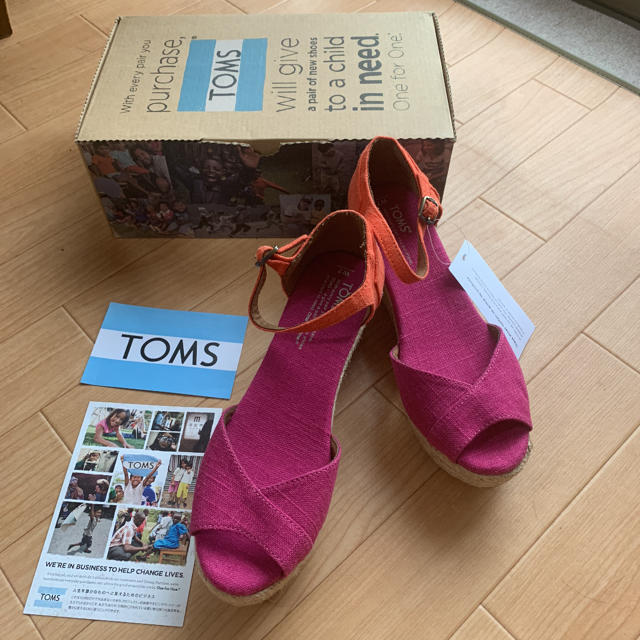 TOMS - 新品 トムズ TOMS 配色 バイカラー ウェッジ サンダル 7 ヒール ...