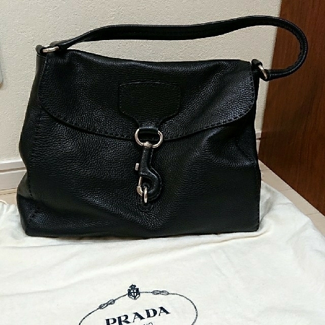 【ほぼ新品】PRADA レザー ショルダーバッグ 黒