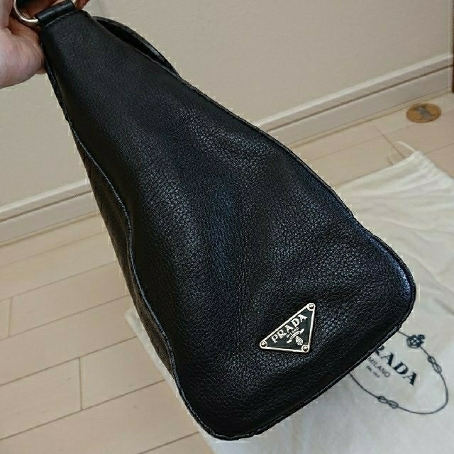 【ほぼ新品】PRADA レザー ショルダーバッグ 黒