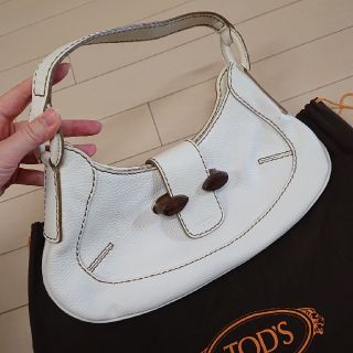 トッズ(TOD'S)の【ほぼ新品】TOD'S レザー ショルダー バッグ 白(ハンドバッグ)