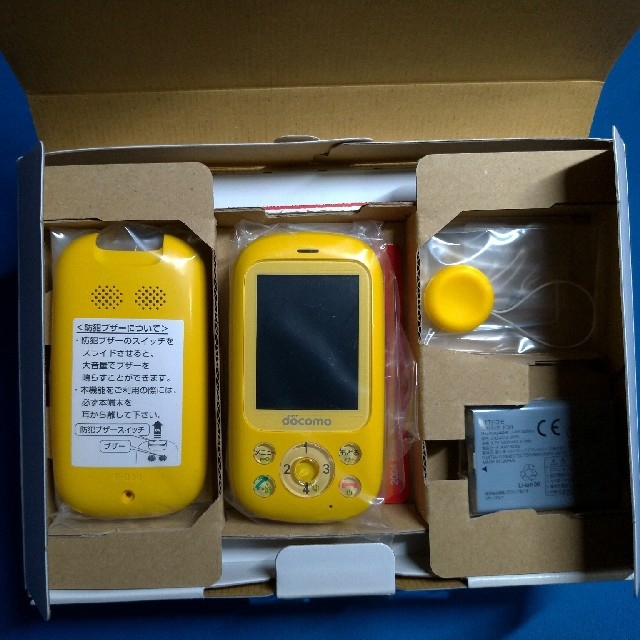 未使用！docomo 富士通 キッズケータイ F-03J [イエロー]  スマホ/家電/カメラのスマートフォン/携帯電話(携帯電話本体)の商品写真