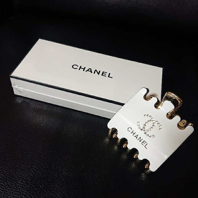 CHANEL(シャネル)のシャネル ザヴォン オープルミエール  石鹸 香水  バレッタ  ヘアピン コスメ/美容のボディケア(ボディソープ/石鹸)の商品写真