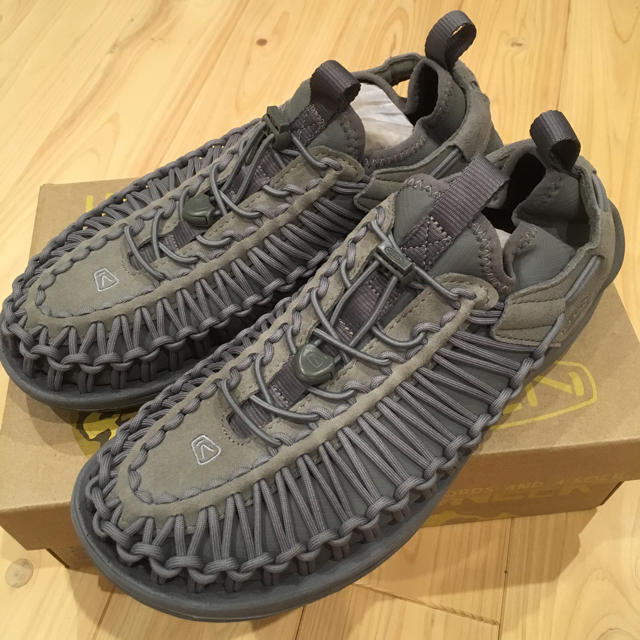 未使用品　KEEN UNEEK HT MID キーン　ユニーク