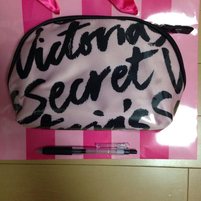 Victoria's Secret(ヴィクトリアズシークレット)の新品♡ヴィクシー♡貝殻型ポーチ レディースのファッション小物(ポーチ)の商品写真