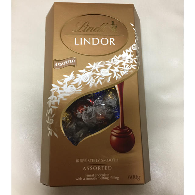 Lindt(リンツ)のゆみさま専用LINDT LINDOR リンツ リンドール アソート32個 ✖️2 食品/飲料/酒の食品(菓子/デザート)の商品写真