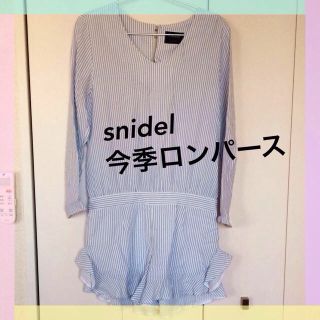 スナイデル(SNIDEL)の今季＊Vネックブラウジングロンパース(ミニワンピース)