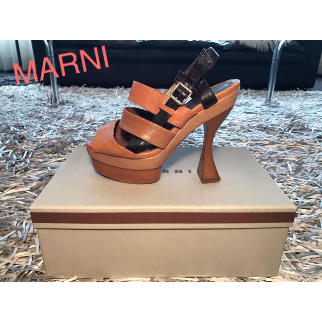 Marni(マルニ)のマルニ MARNI ピンクベージュ プラットフォーム レザー サンダル レディースの靴/シューズ(サンダル)の商品写真