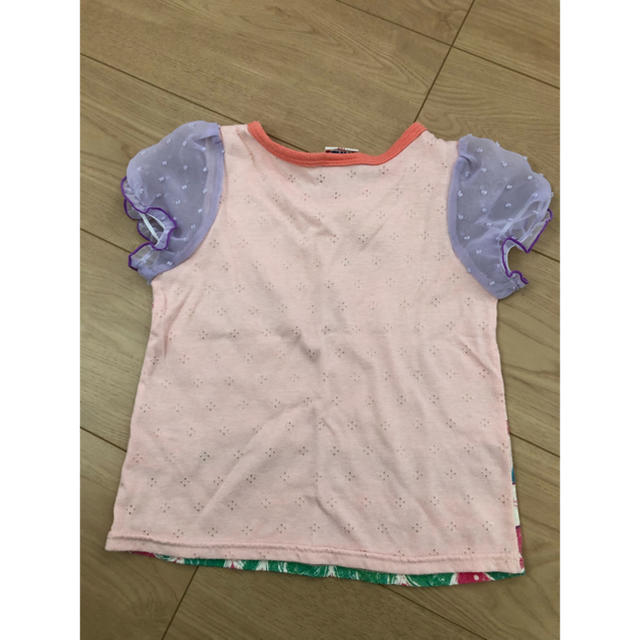 半袖ティーシャツ 蝶々 100センチ キッズ/ベビー/マタニティのキッズ服女の子用(90cm~)(Tシャツ/カットソー)の商品写真