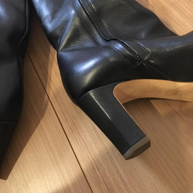 CHANEL(シャネル)のシャネル 黒レザーブーツ レディースの靴/シューズ(ブーツ)の商品写真