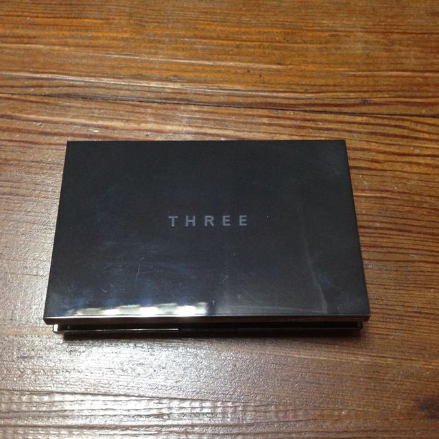 THREE(スリー)のTHREE ファンデ 206⭐️大幅値下 コスメ/美容のベースメイク/化粧品(ファンデーション)の商品写真