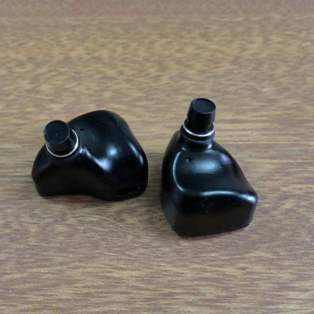 LZ A6 (CIEM 2pin) スマホ/家電/カメラのオーディオ機器(ヘッドフォン/イヤフォン)の商品写真