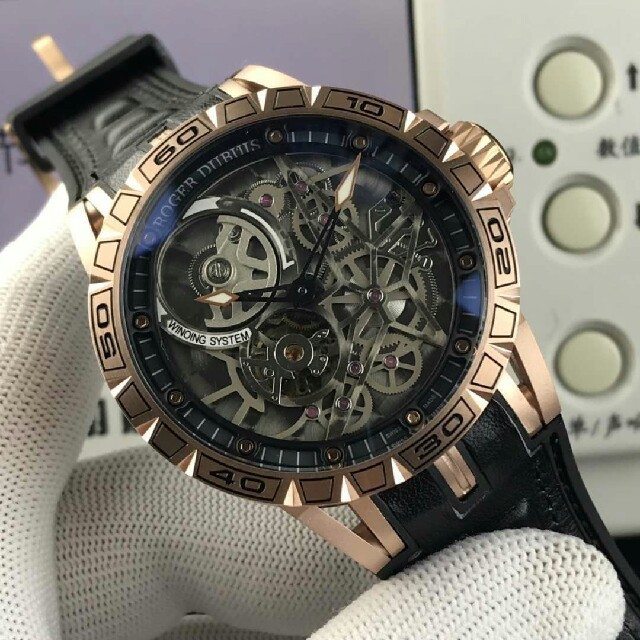 ROGER DUBUIS - ROGER　DUBUIS　メンズ腕時計の通販 by mua｜ロジェデュブイならラクマ