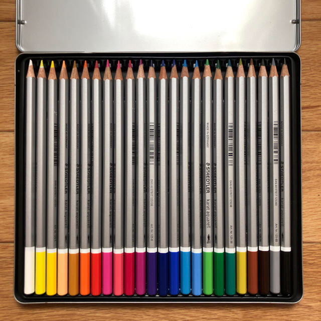 三菱鉛筆(ミツビシエンピツ)の色鉛筆 STAEDTLER 24色 エンタメ/ホビーのアート用品(色鉛筆)の商品写真